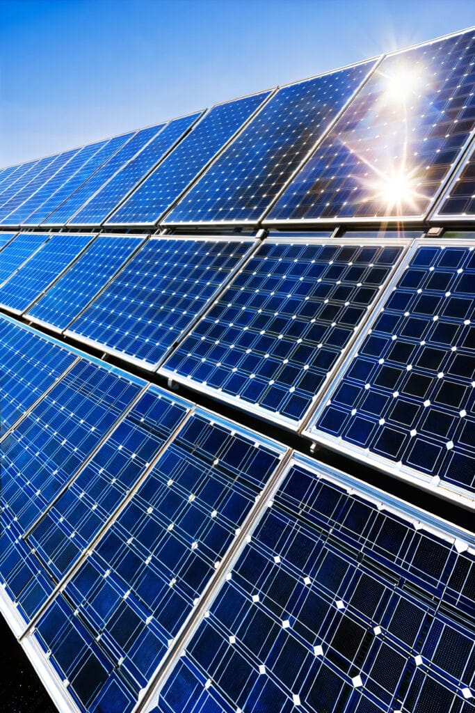 Dynamic capture of sunlight through solar panels in a bright energy environment